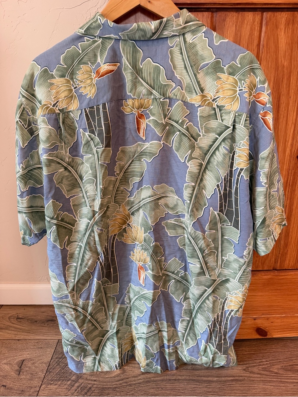 Tommy Bahama Men’s 100% Silk Tropical Print Camp Shirt – Size XL - Picture 5 of 5